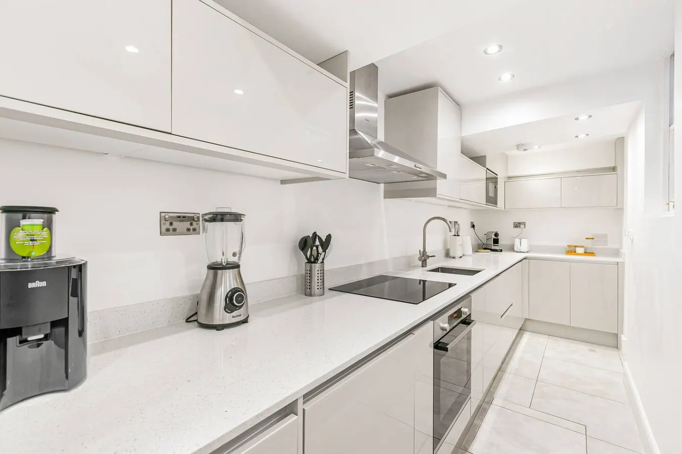 Knightsbridge 3-Bed Next To Harrods with Patio 17