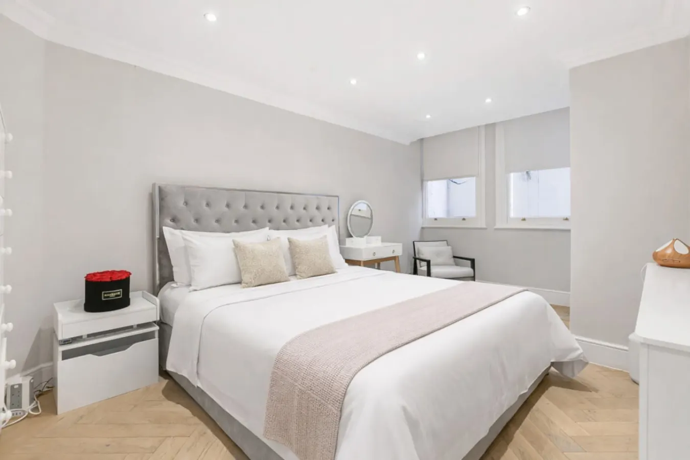 Knightsbridge 3-Bed | Next To Harrods with Patio — photo 2