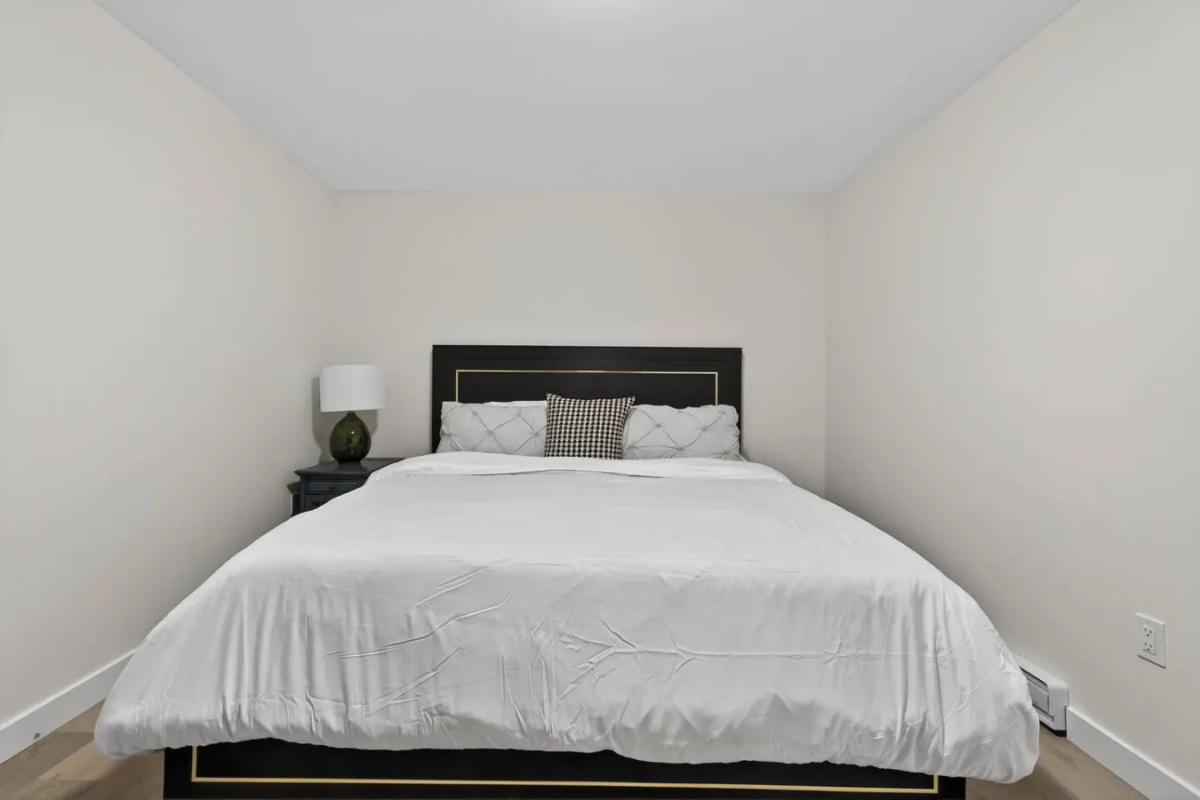 The Comfort Suite Modern 3BR Netflix Parking 10
