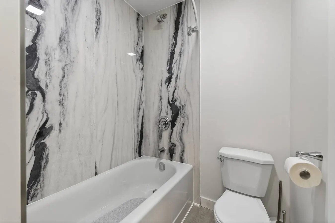 The Comfort Suite Modern 3BR Netflix Parking 12