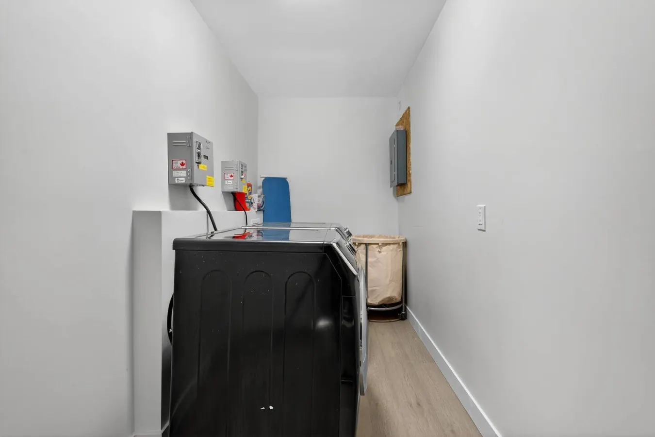The Comfort Suite Modern 3BR Netflix Parking 15