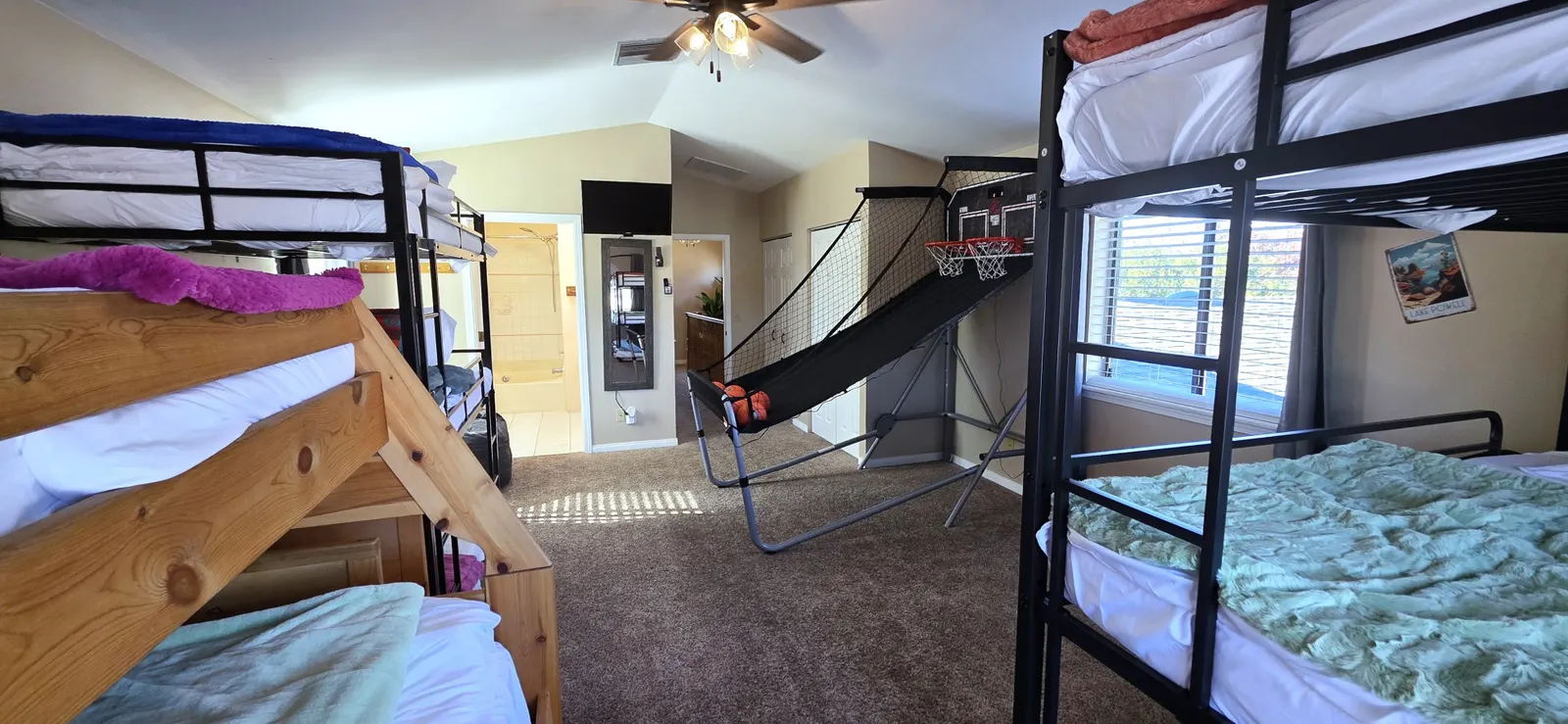 Hot Tub, Pool Table, Swing Sets, Theater, Kayaks 18