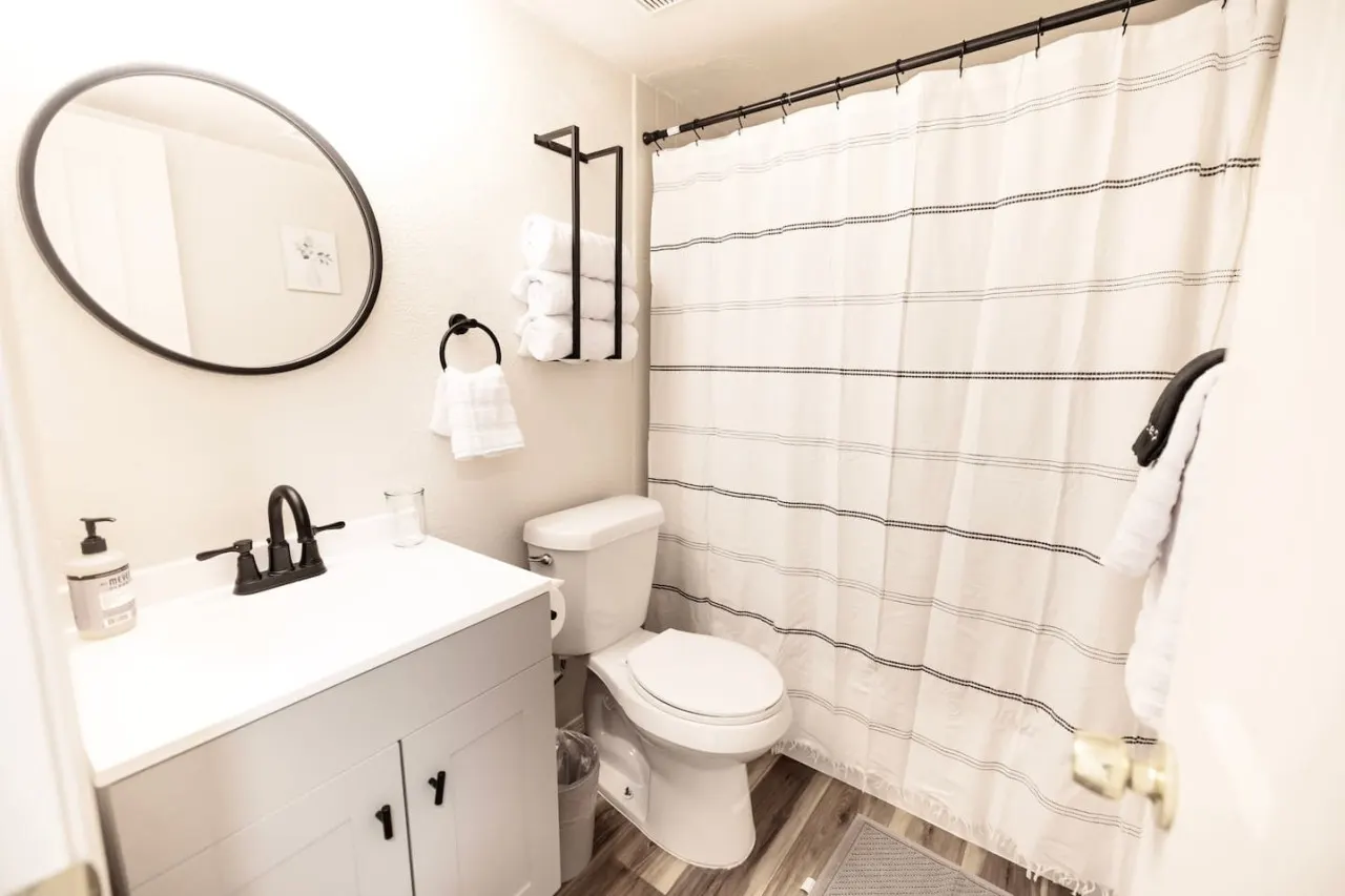 Modern 1 bed condo Minutes from DTC 10
