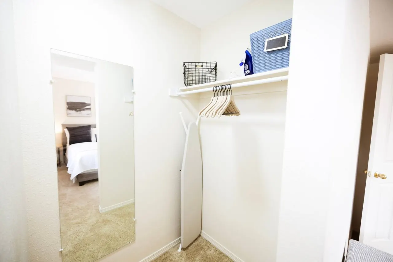 Modern 1 bed condo Minutes from DTC 13