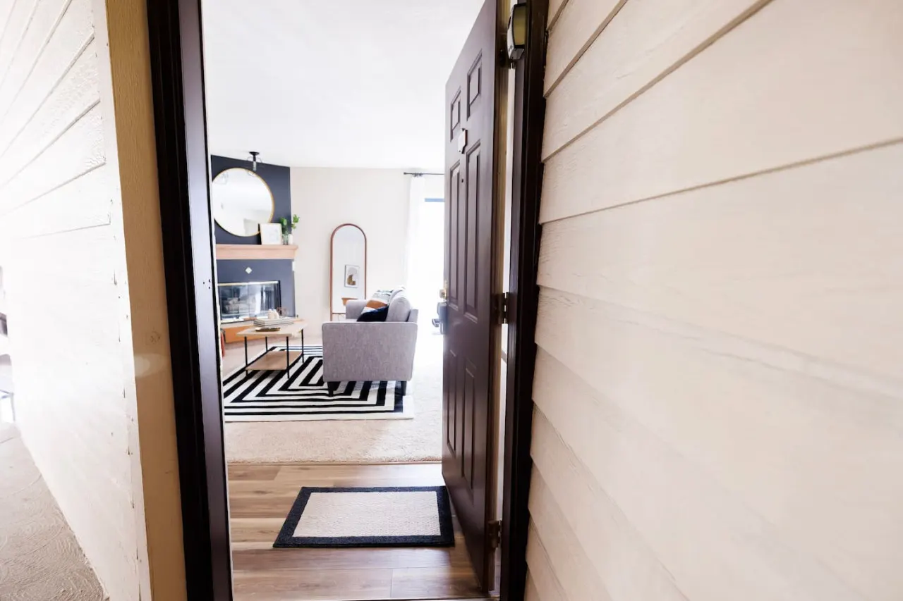 Modern 1 bed condo Minutes from DTC 15