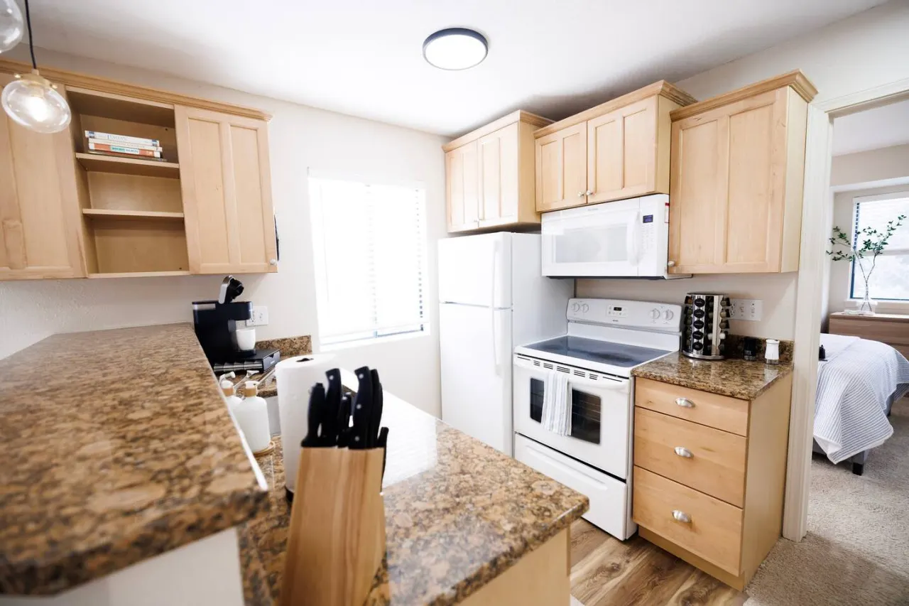 Modern 1 bed condo Minutes from DTC — photo 3