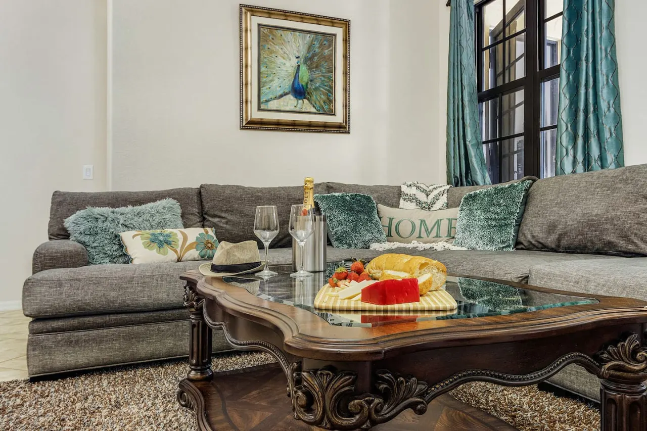 Peacock Villa * in luxury resort-style Paseo 17