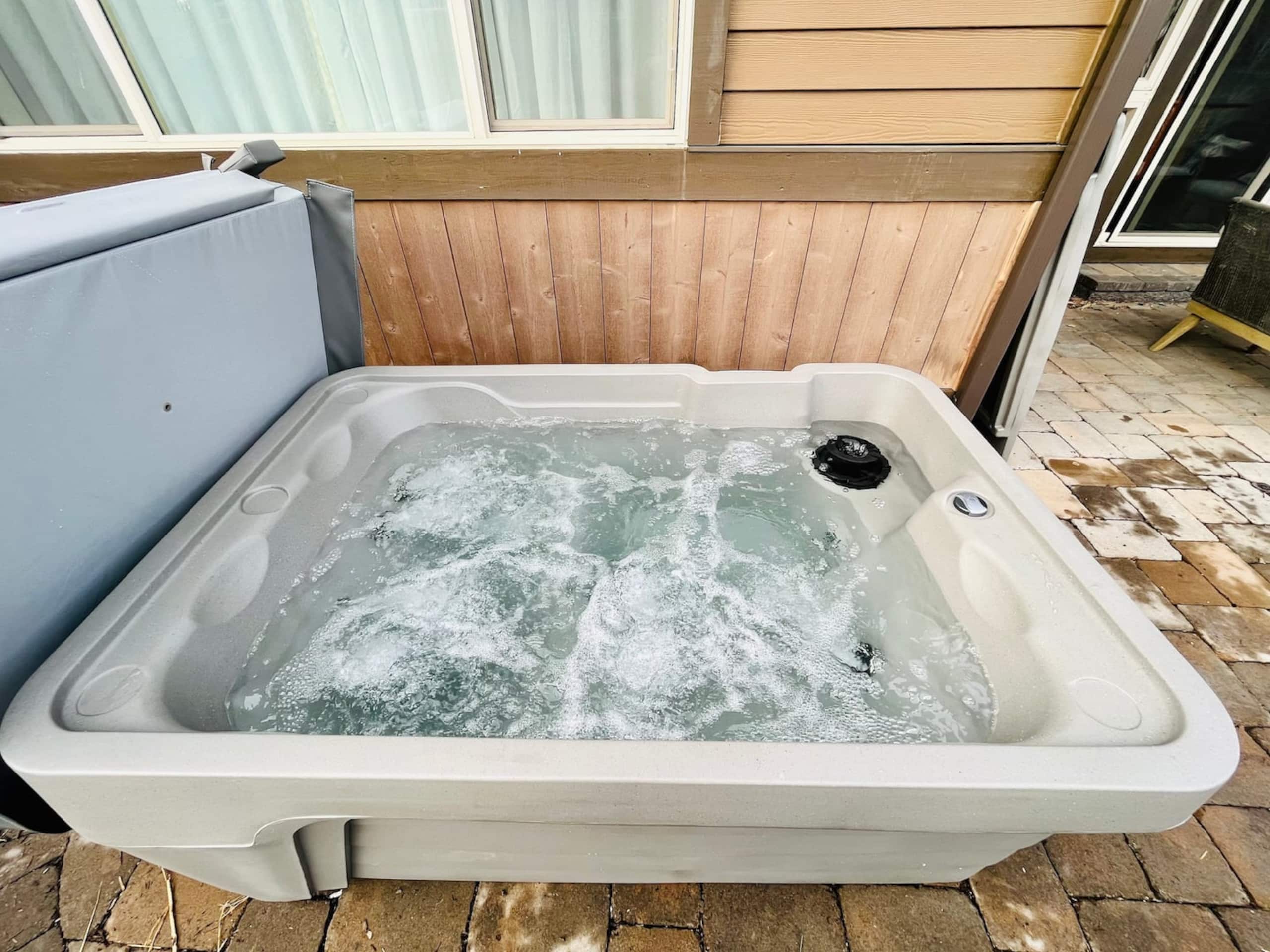 Luxury Bend Getaway | Hot Tub • Fireplace • Views 36