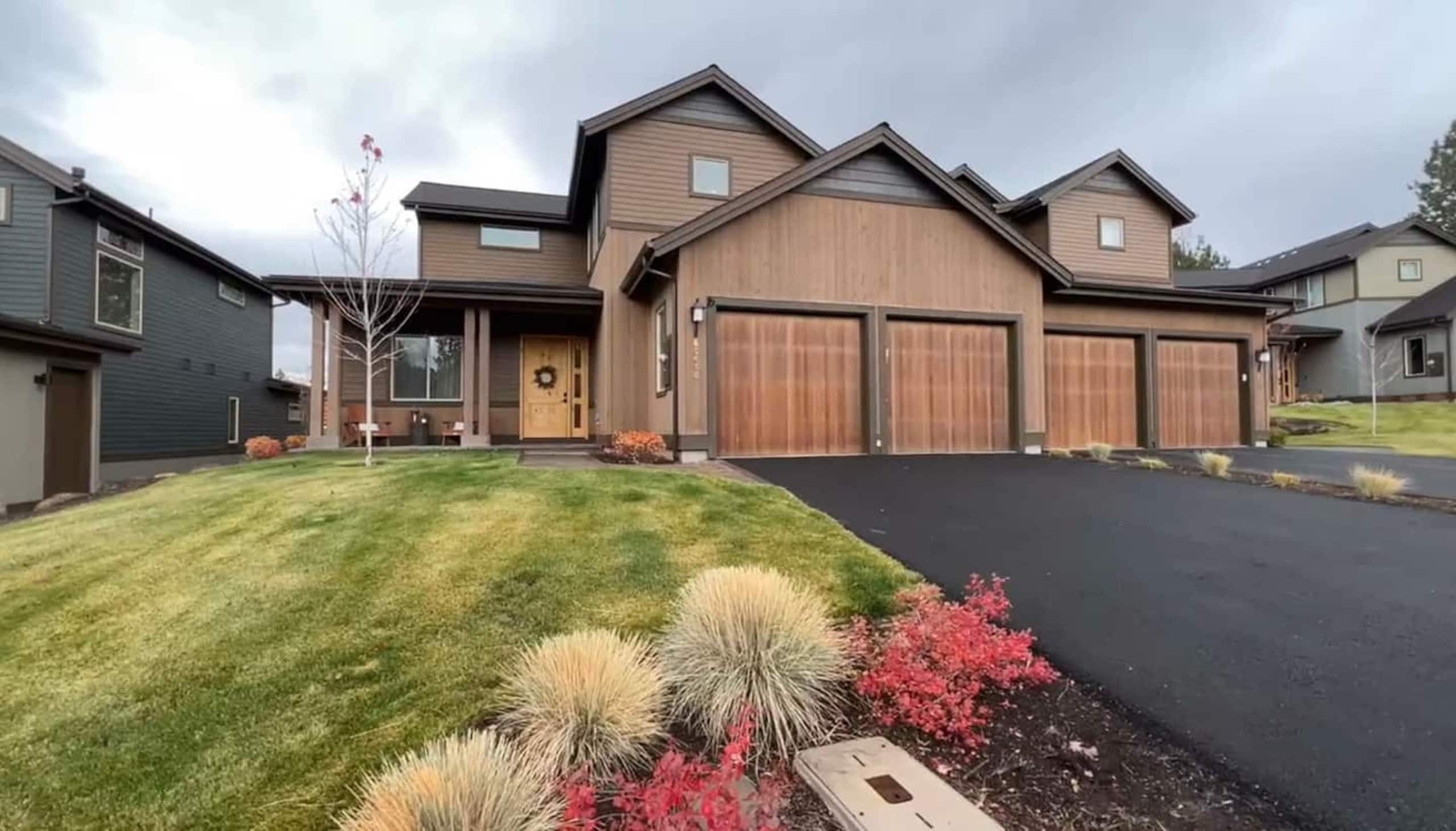 Luxury Bend Getaway | Hot Tub • Fireplace • Views 7