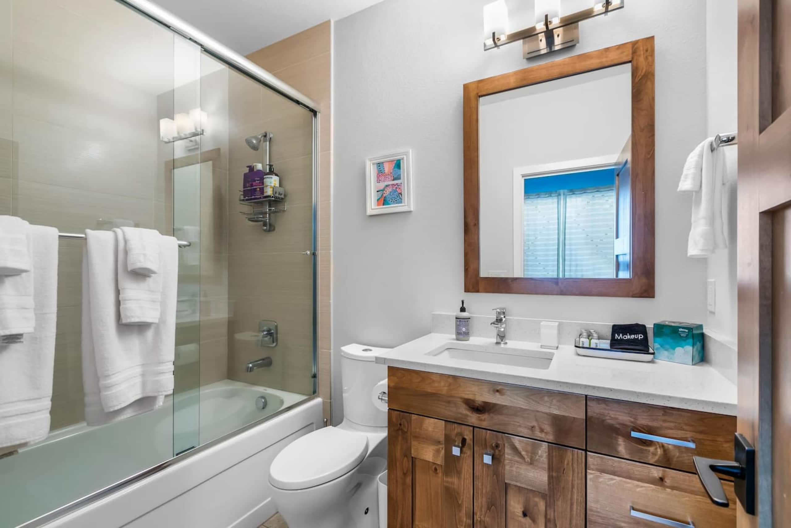 Luxury Bend Getaway | Hot Tub • Fireplace • Views 25