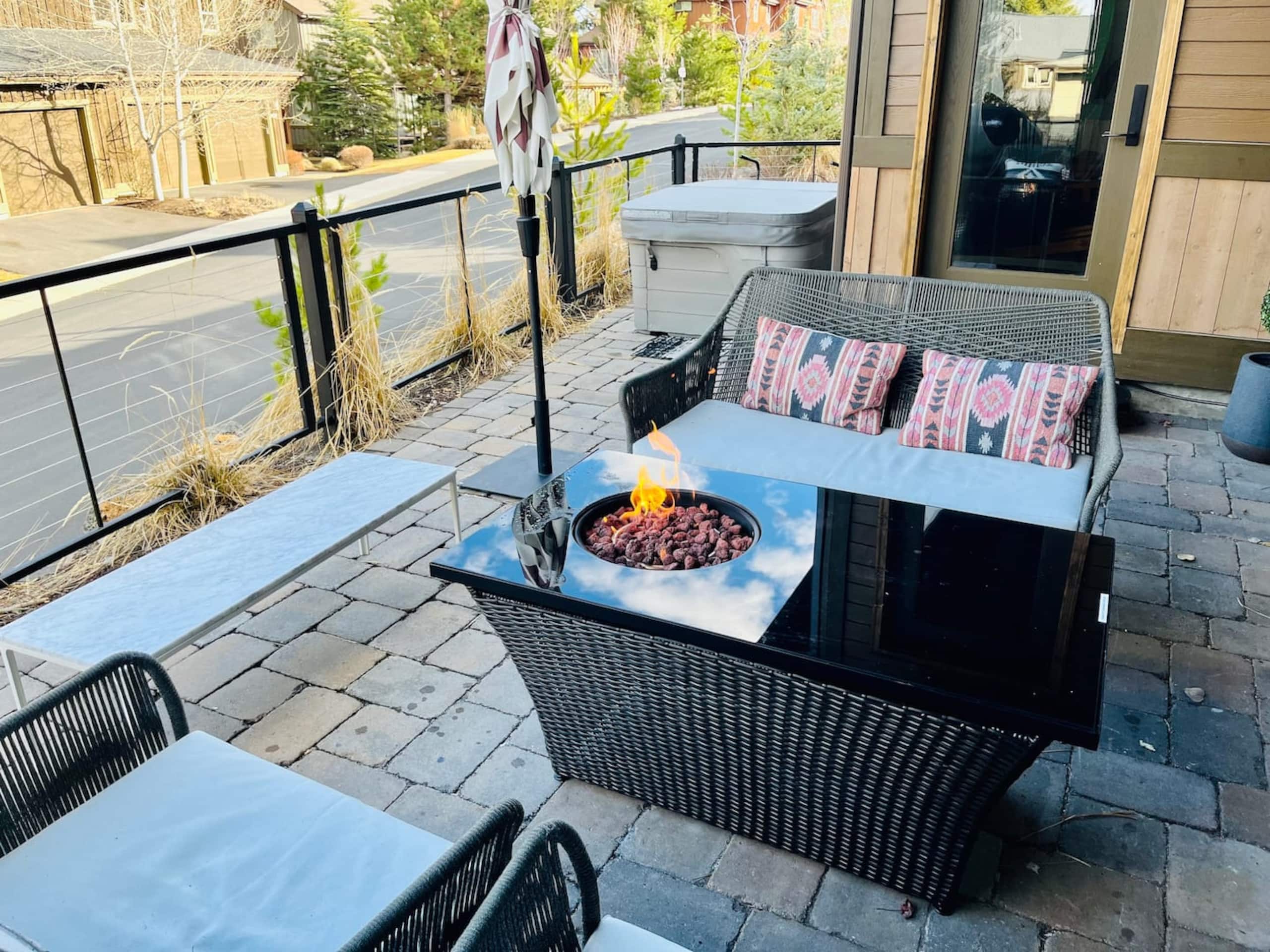 Luxury Bend Getaway | Hot Tub • Fireplace • Views 35