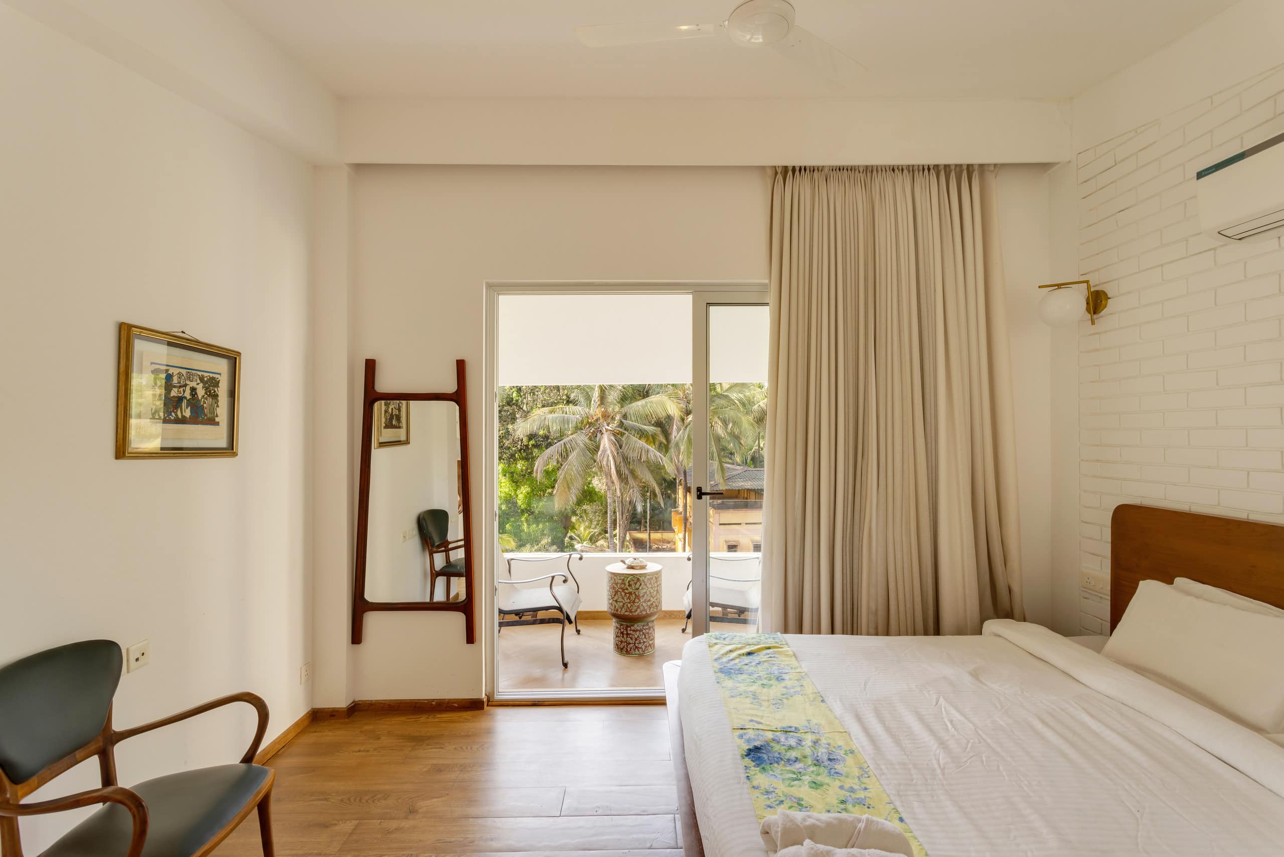 Spacious Duplex Glass House with Pool in Siolim 20
