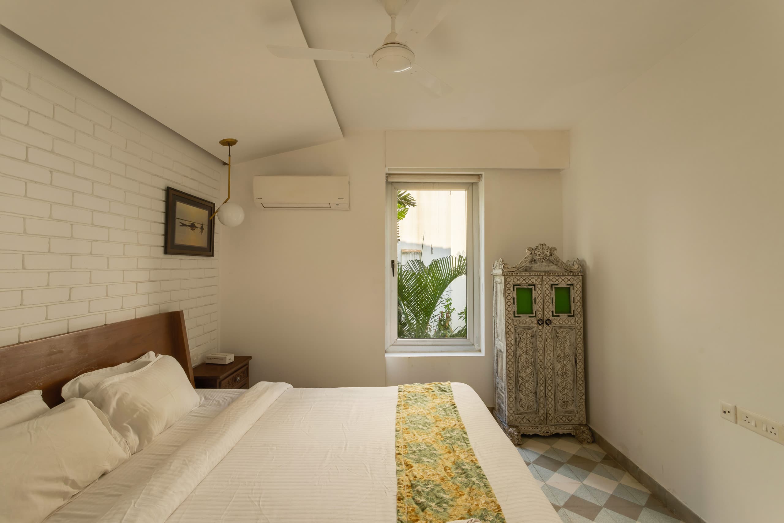 Spacious Duplex Glass House with Pool in Siolim 19