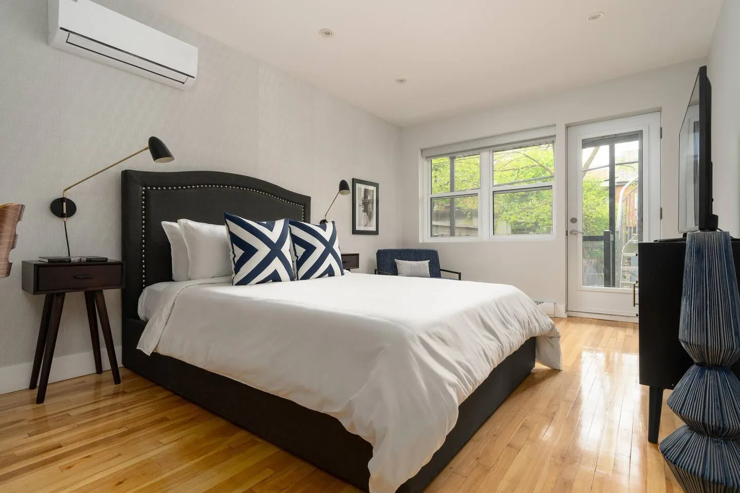 FurnishedMTL - Cozy Modern Studio near Mcgill 1