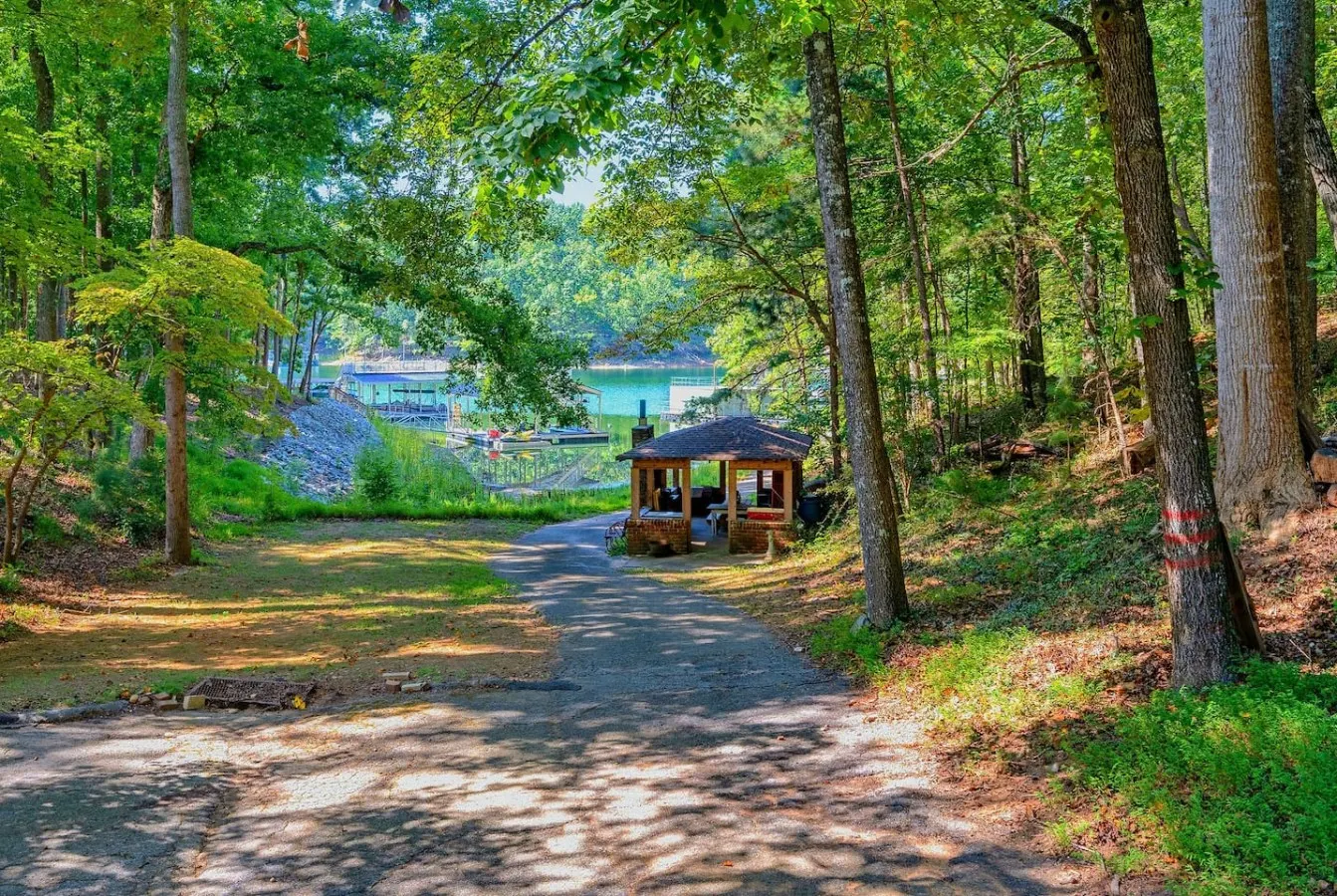 Lakefront Family Escape Dock, Fire Pit & More 17