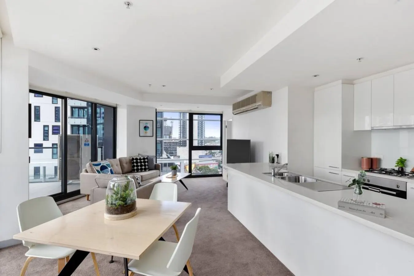 Lilly: 2 Bed, 2 Bath Apartment 6