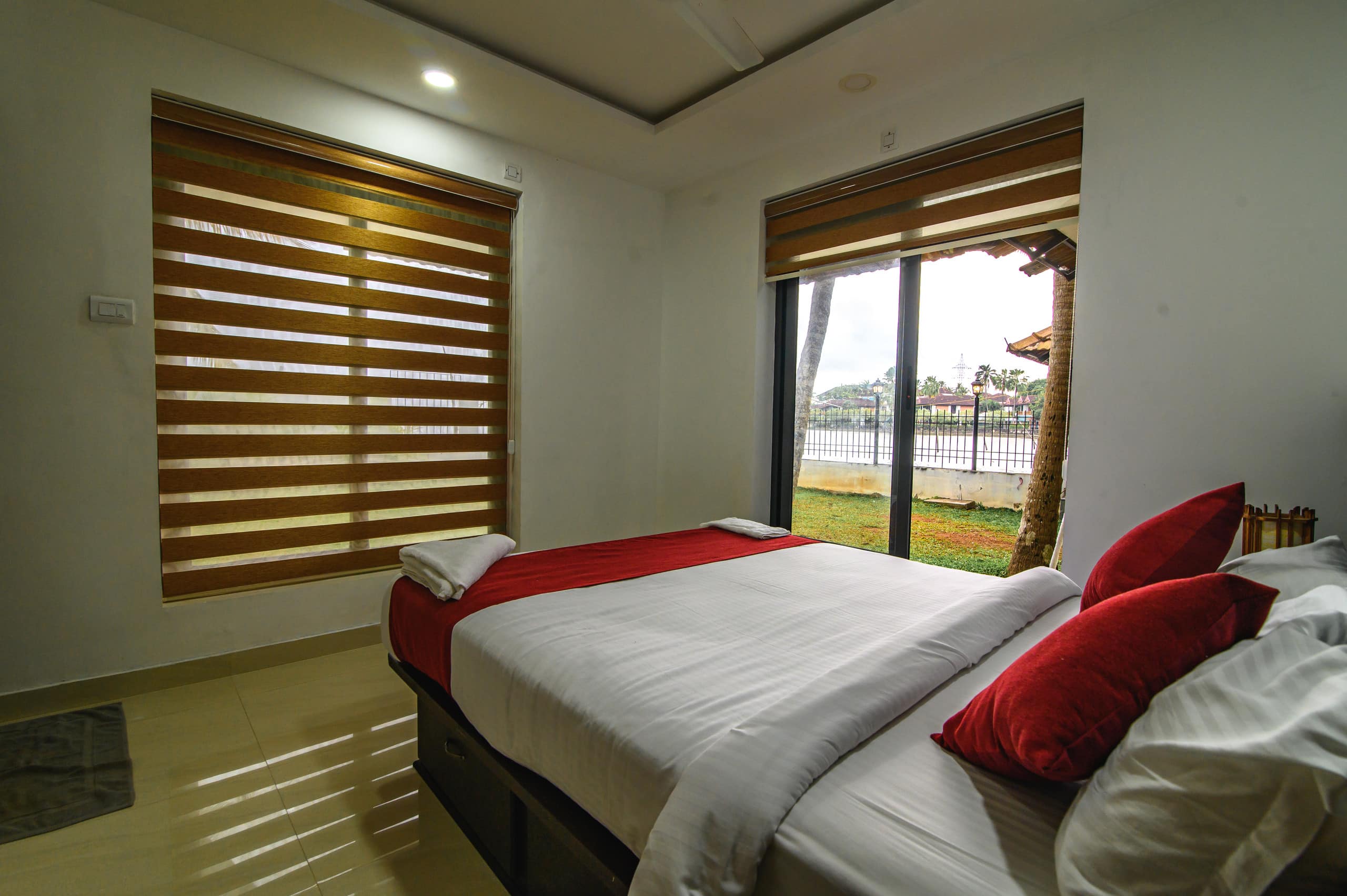 Serene Waters - Waterfront Villas with 2 Pools 8