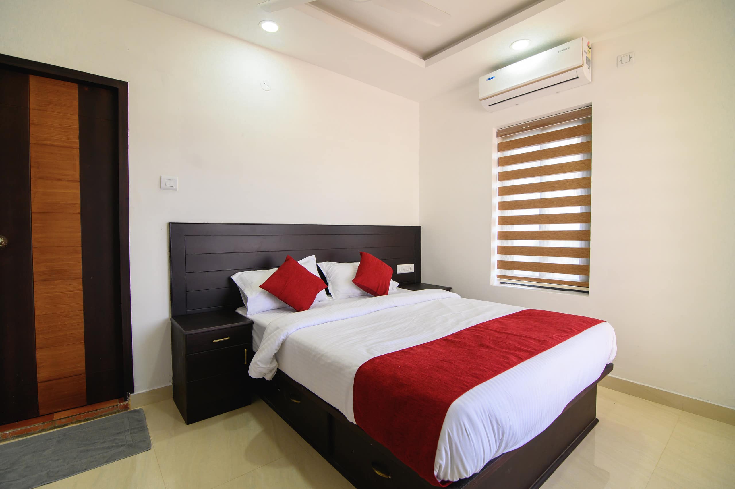 Serene Waters - Waterfront Villas with 2 Pools 9