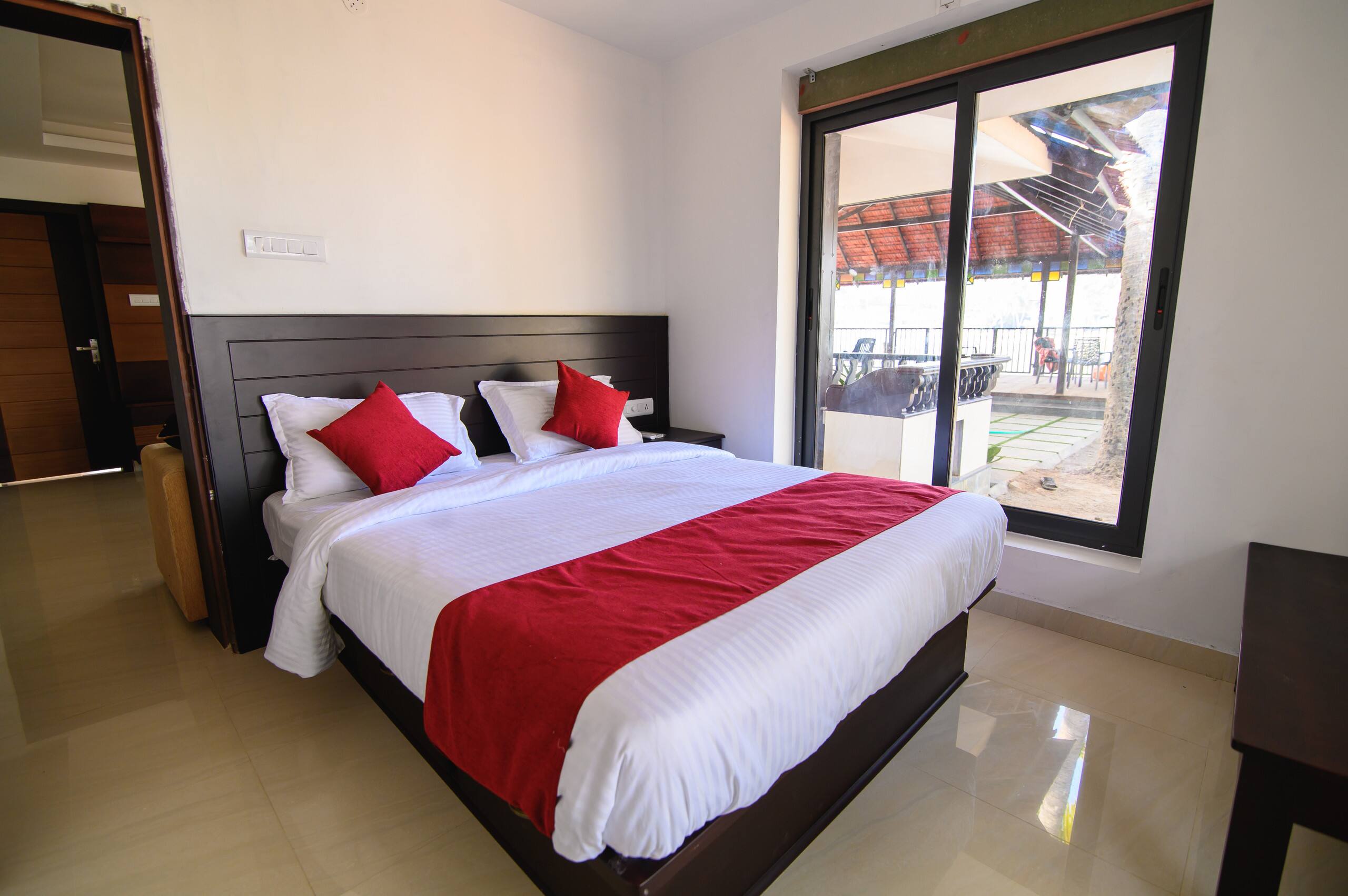 Serene Waters - Waterfront Villas with 2 Pools 12