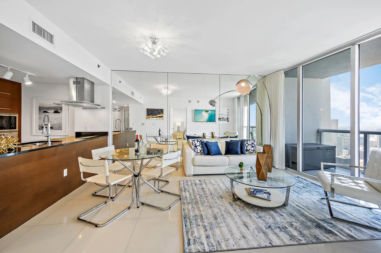 ★★Majestic High Rise Unit with view at W Hotel ★★ 1