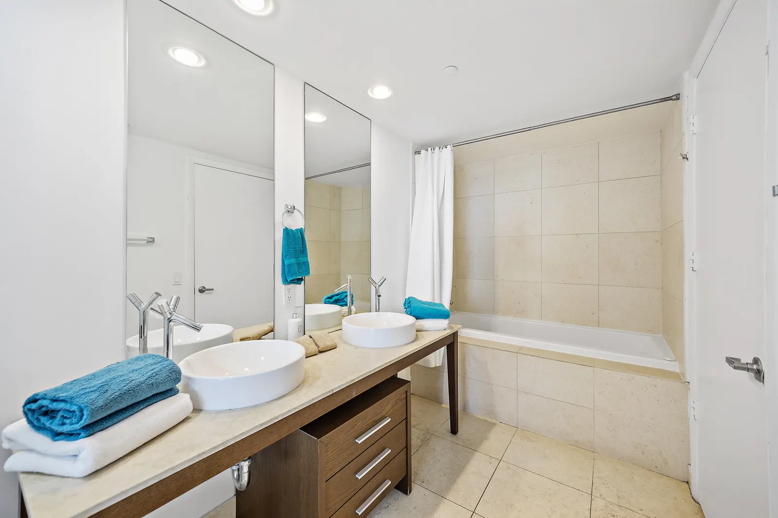 ★★Majestic High Rise Unit with view at W Hotel ★★ 13