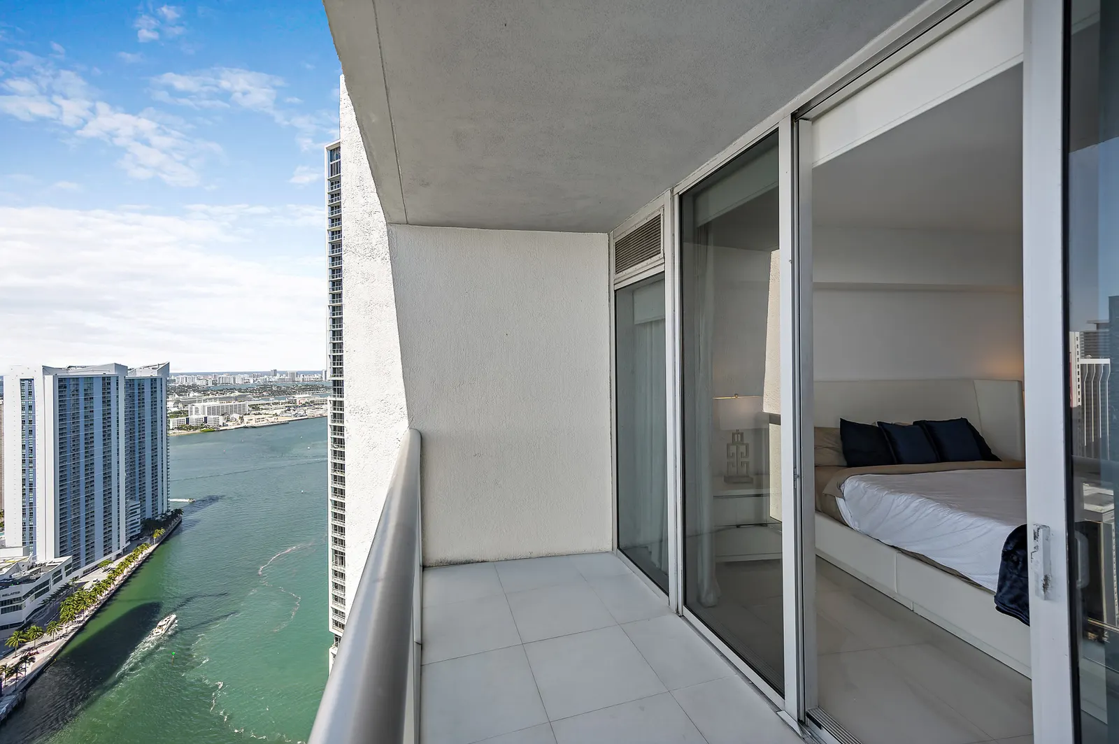 ★★Majestic High Rise Unit with view at W Hotel ★★ 8