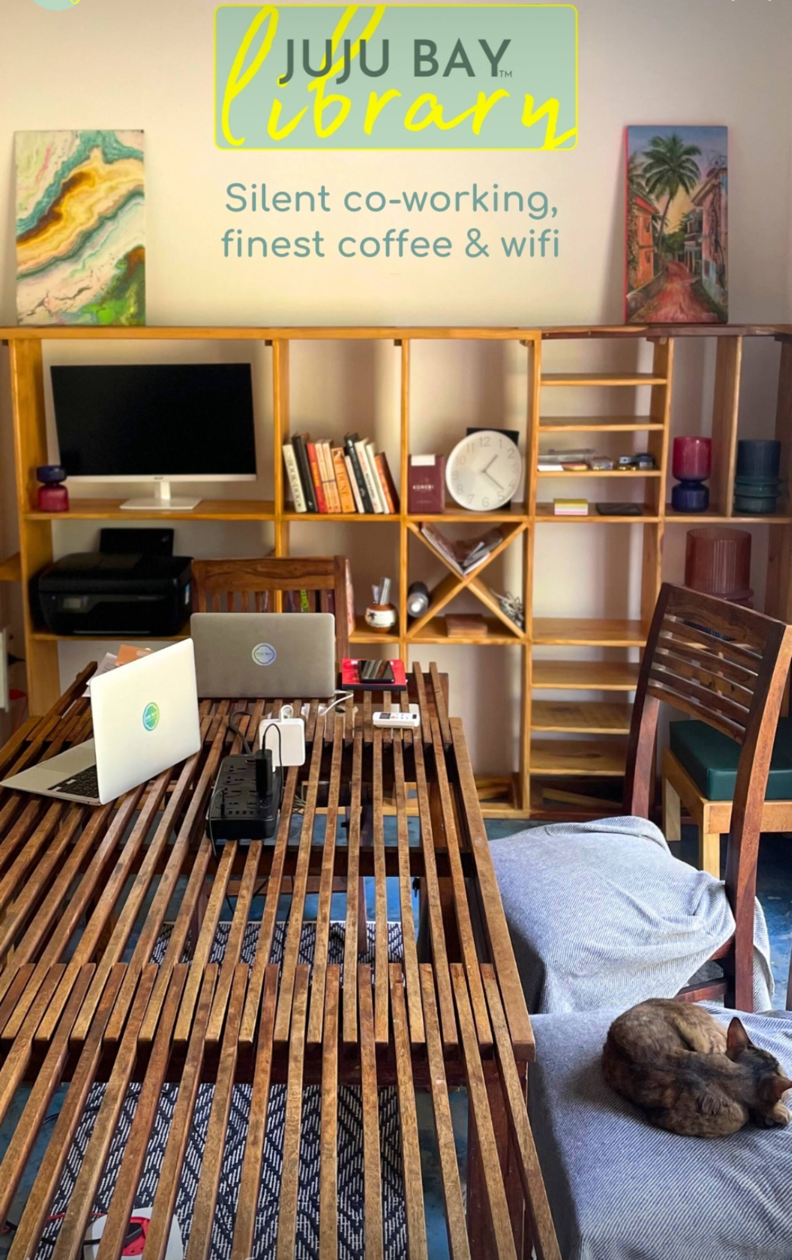 Cozy AC room / balcony and coffee bistro 22