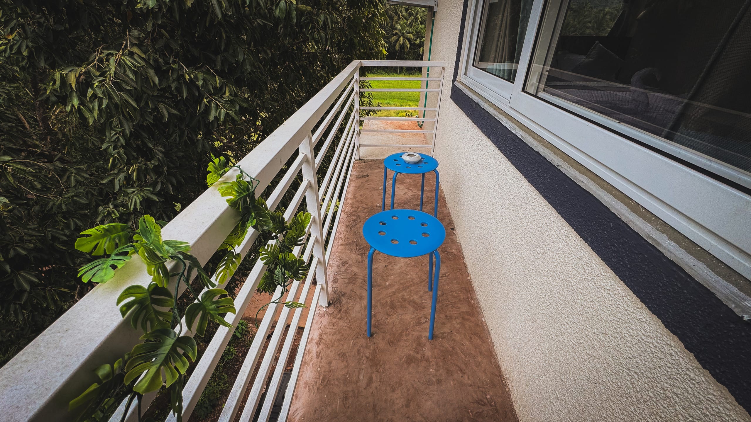 Cozy AC room / balcony and coffee bistro 6