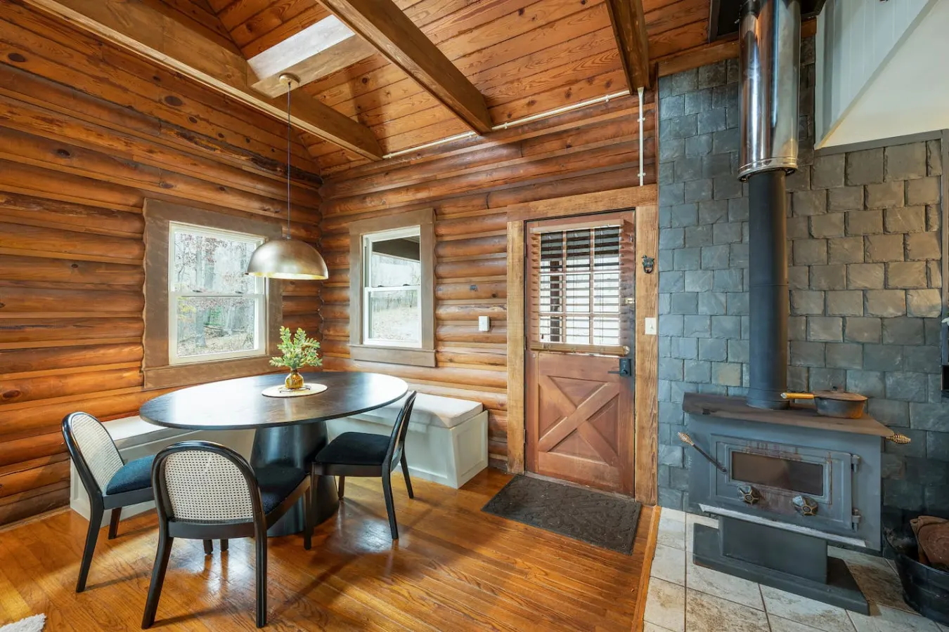 James River Cabin Riverfront W/ Hot Tub & Views 9