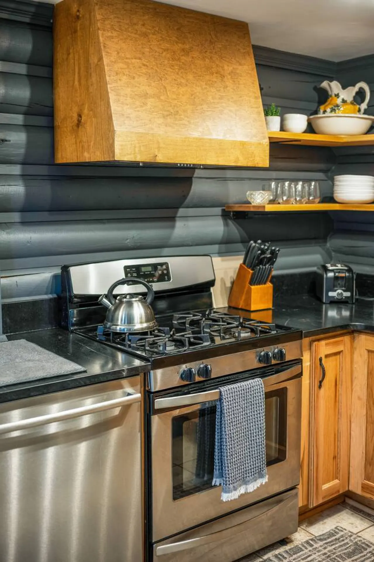 James River Cabin Riverfront W/ Hot Tub & Views 17