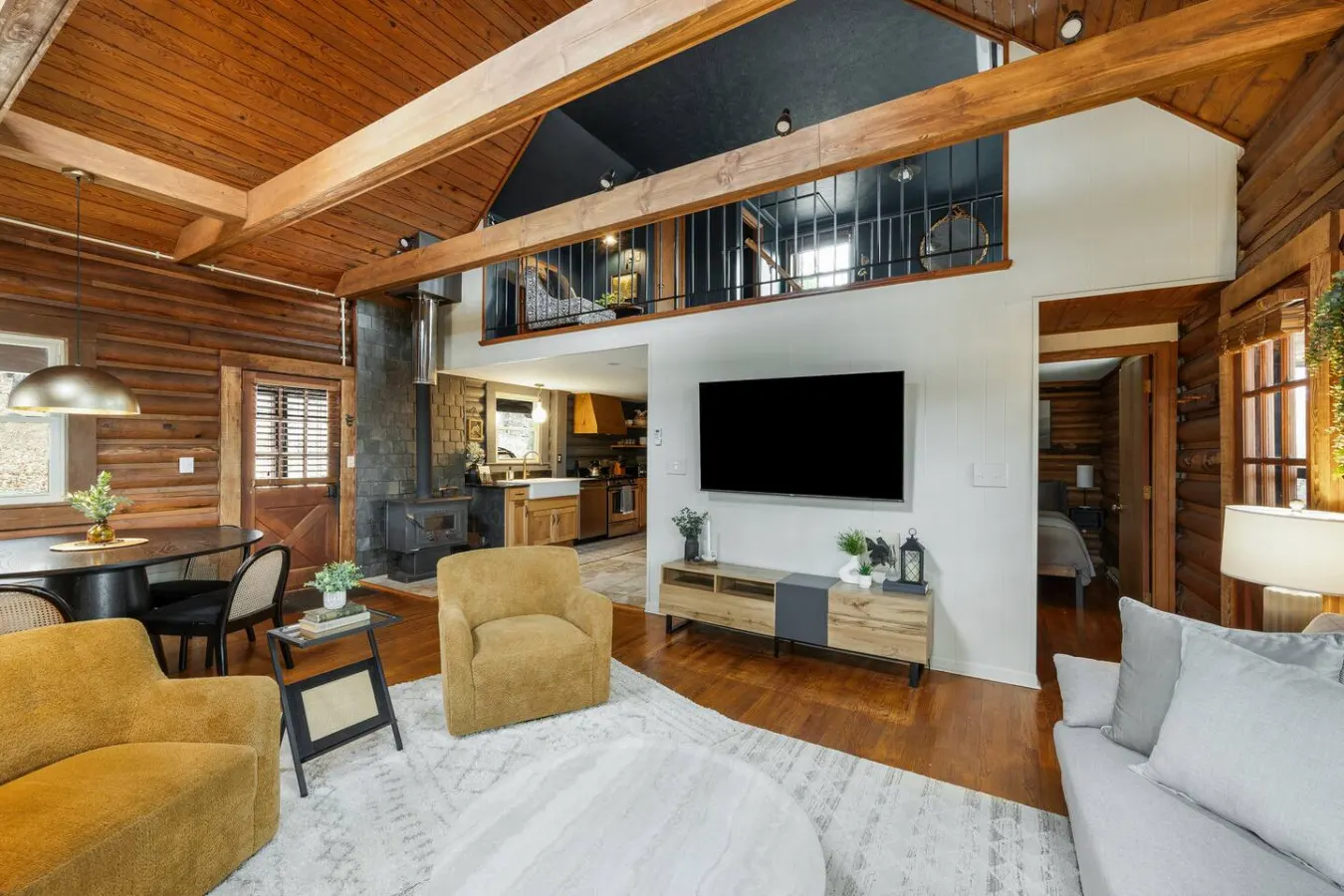 James River Cabin Riverfront W/ Hot Tub & Views 6