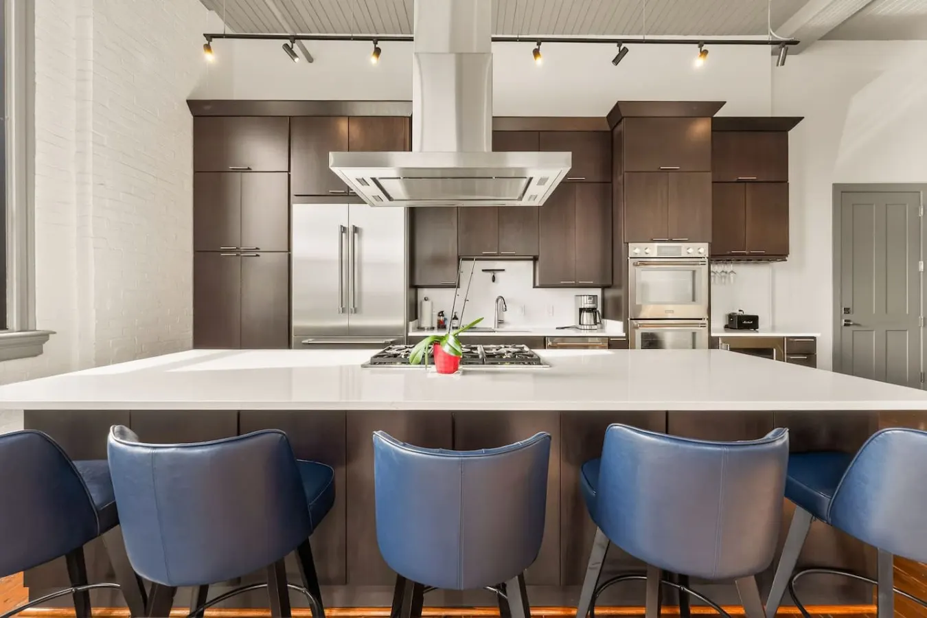 Luxury 6BR Retreat w Rooftop Deck at TQL Stadium 9