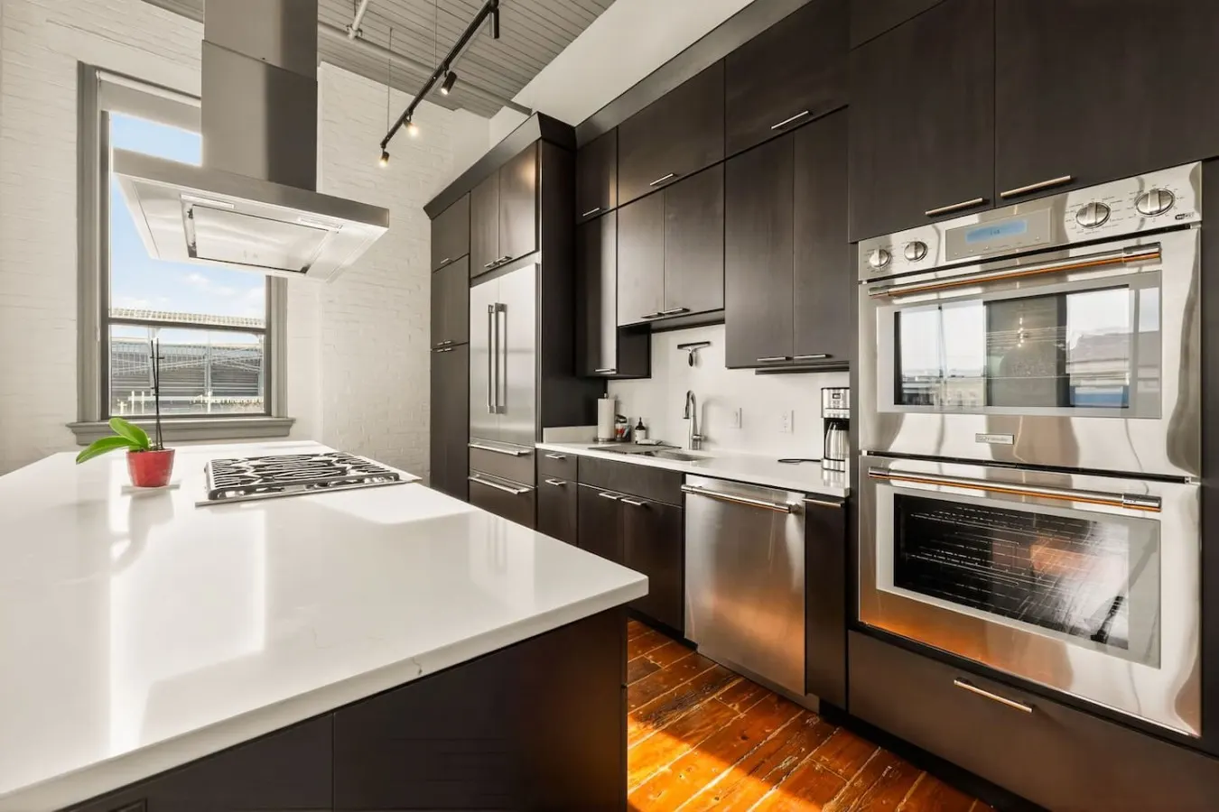Luxury 6BR Retreat w Rooftop Deck at TQL Stadium 10