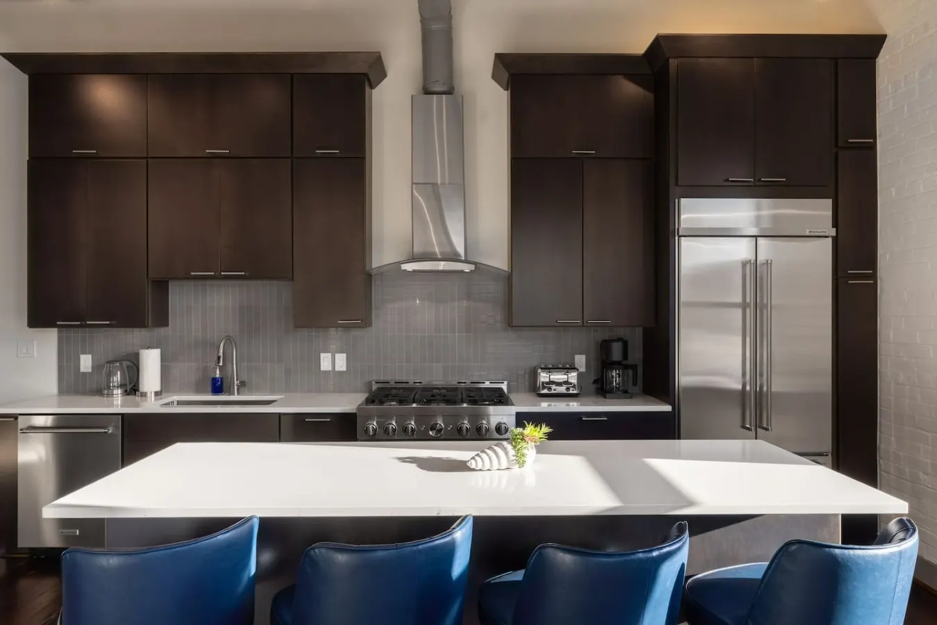 Luxury 6BR Retreat w Rooftop Deck at TQL Stadium 16