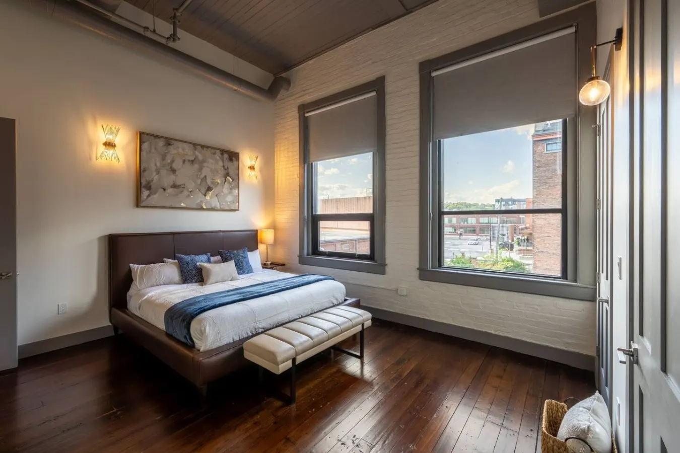 Luxury 6BR Retreat w Rooftop Deck at TQL Stadium 4