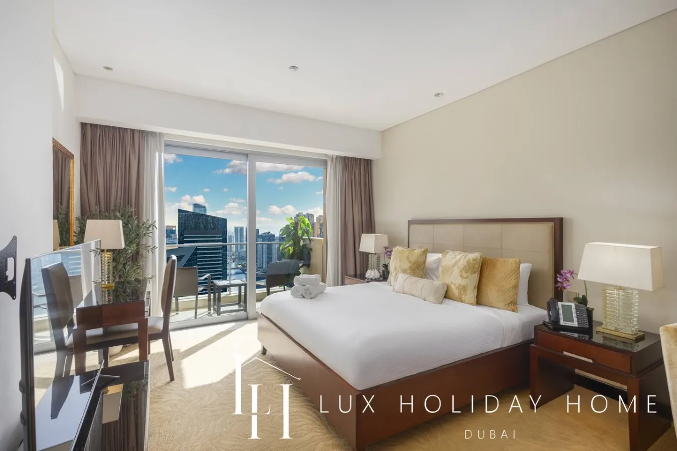 LUX The JW Marina Studio 4 2