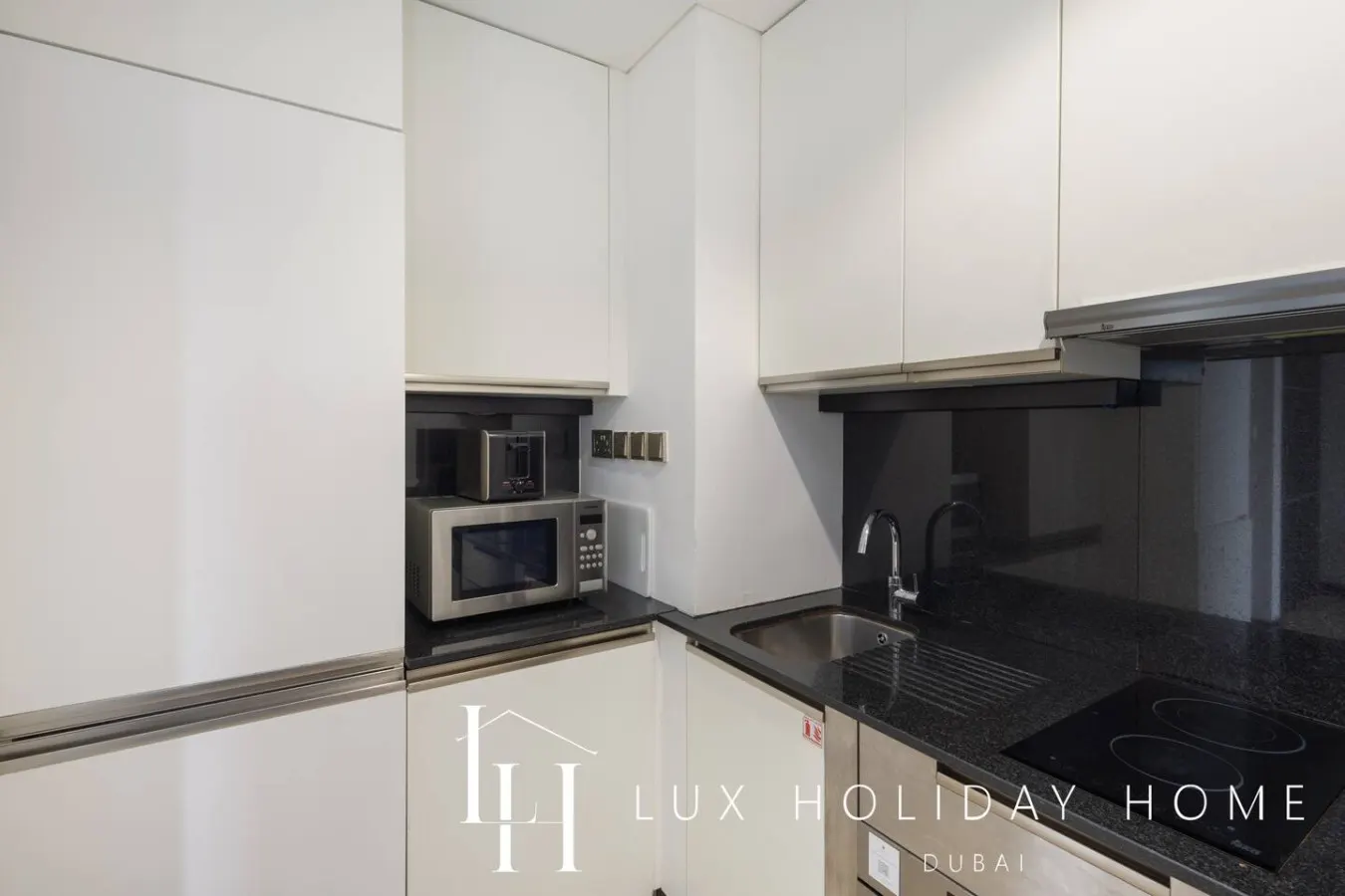 LUX The JW Marina Studio 4 10