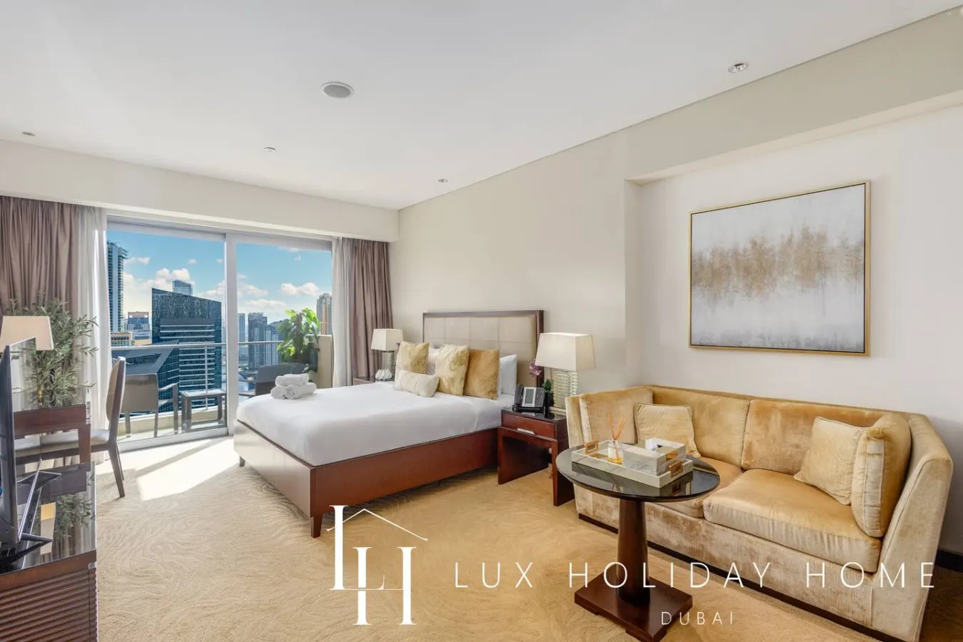 LUX The JW Marina Studio 4 14