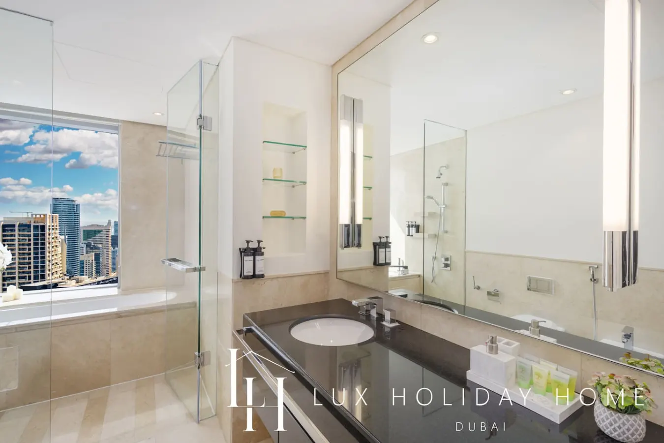LUX The JW Marina Studio 4 17