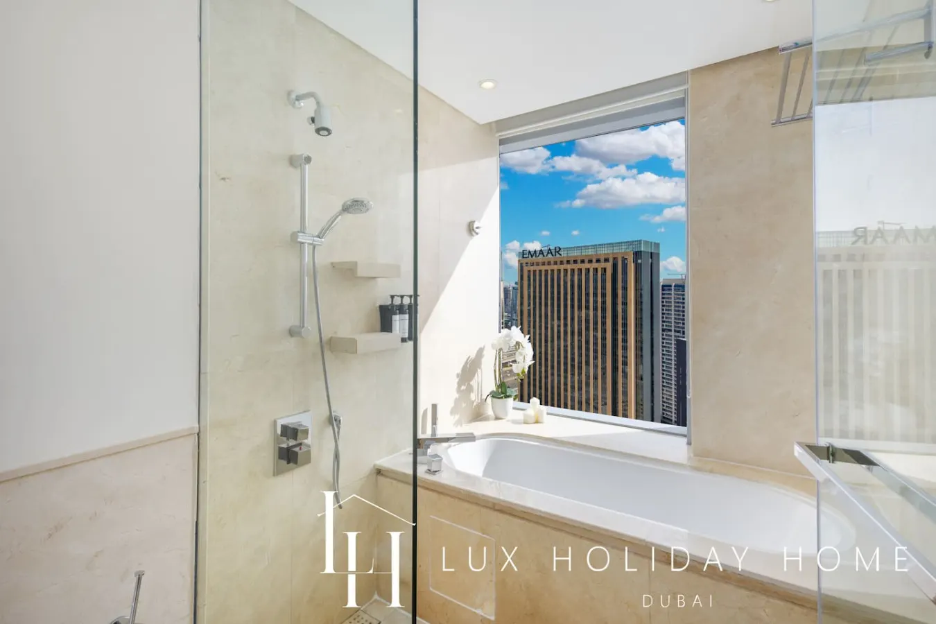 LUX The JW Marina Studio 4 18