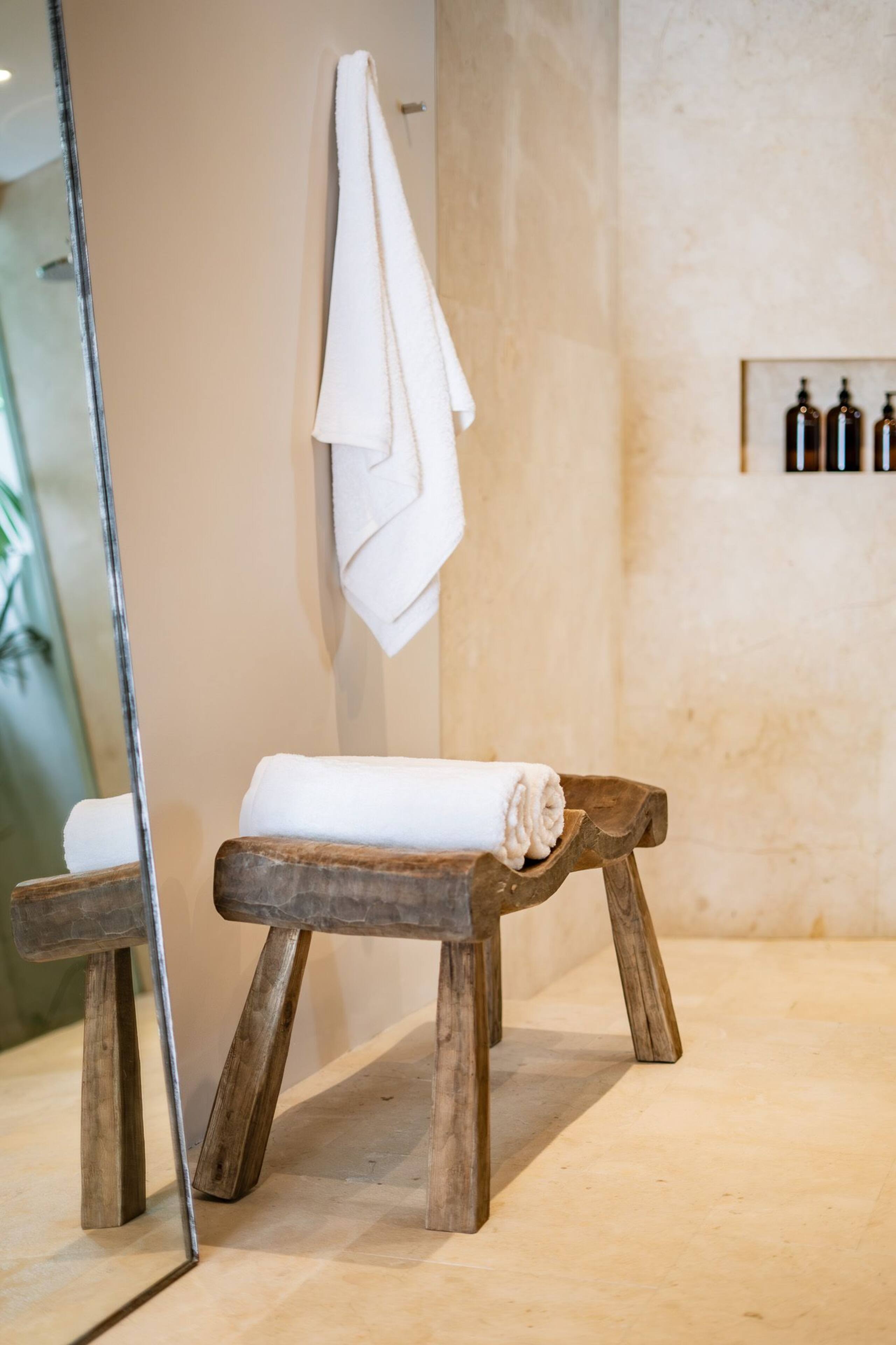 Stylish 1BR Pool Villa – 2 Min Walk to The Beach 23