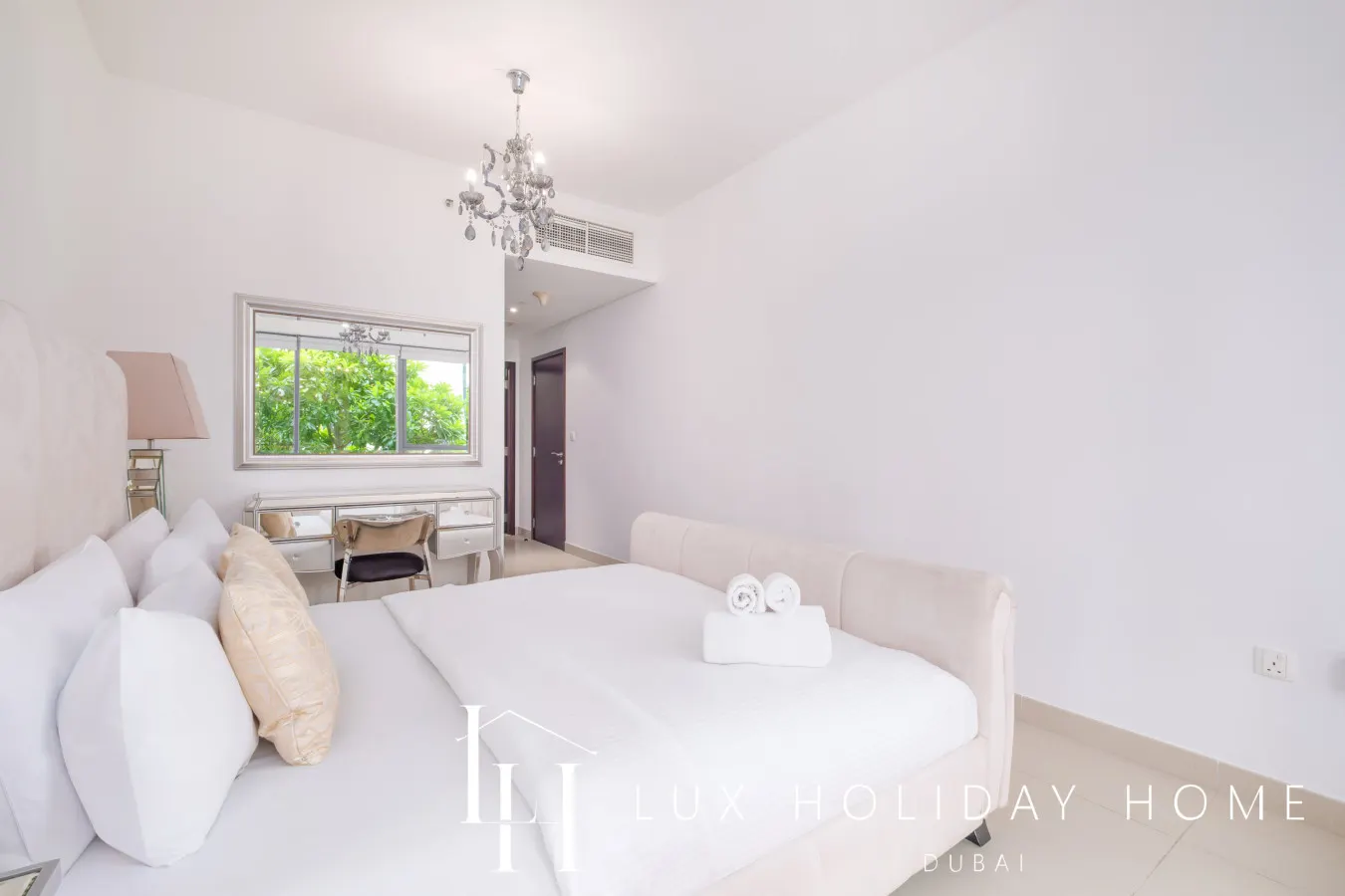 LUX The Downtown Blvd Suite 13