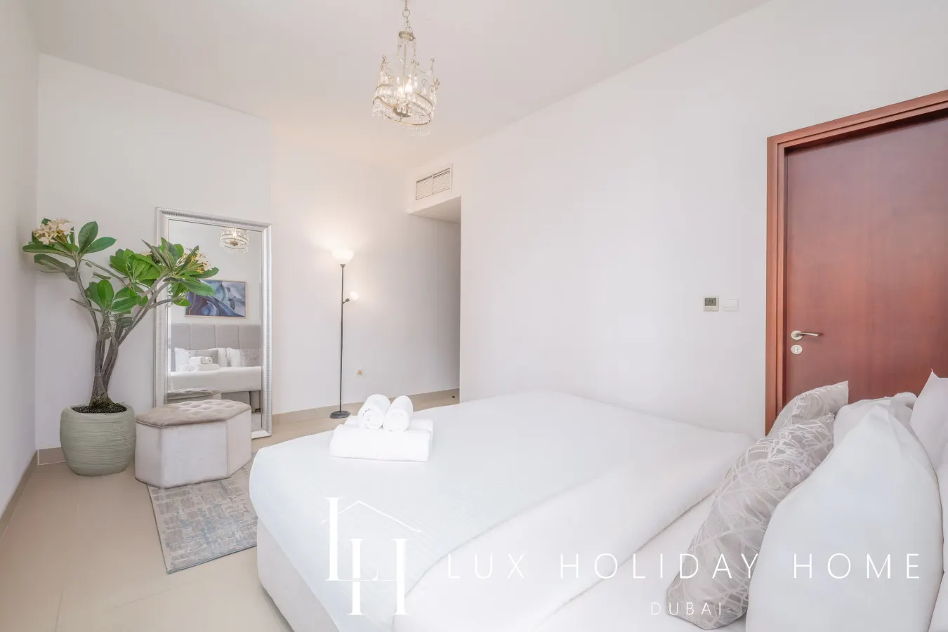 LUX The Downtown Blvd Suite 18