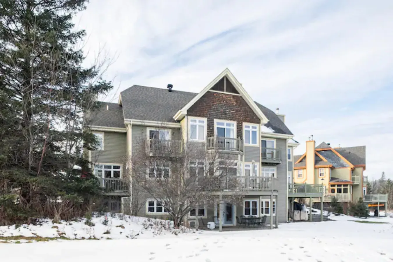 Serenity Peaks Lodge by InstantSuites-LaBete Golf