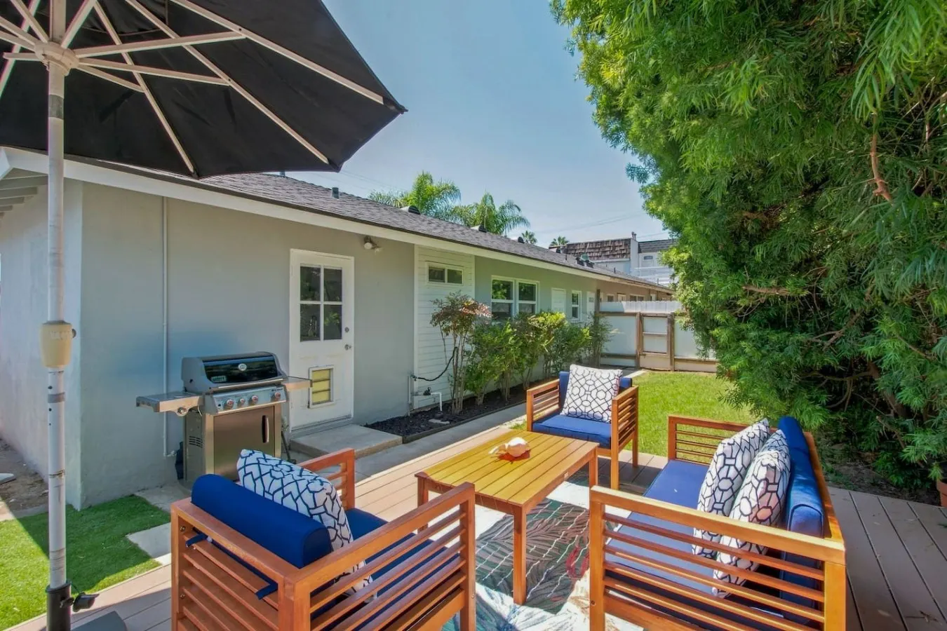 Beach Cottage Gem - 2Blocks2 Beach, Parking, Cozy