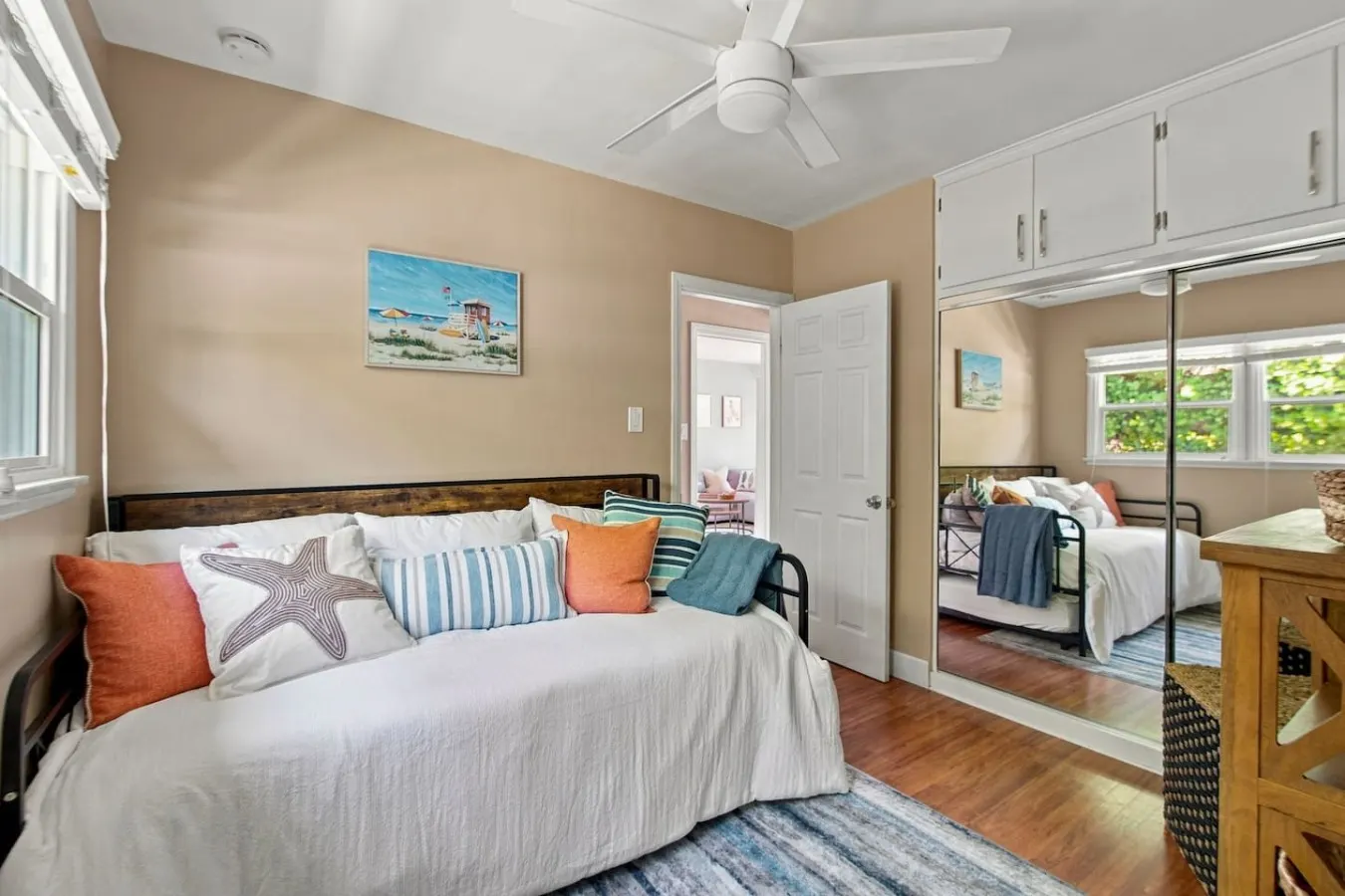 Beach Cottage Gem - 2Blocks2 Beach, Parking, Cozy 13