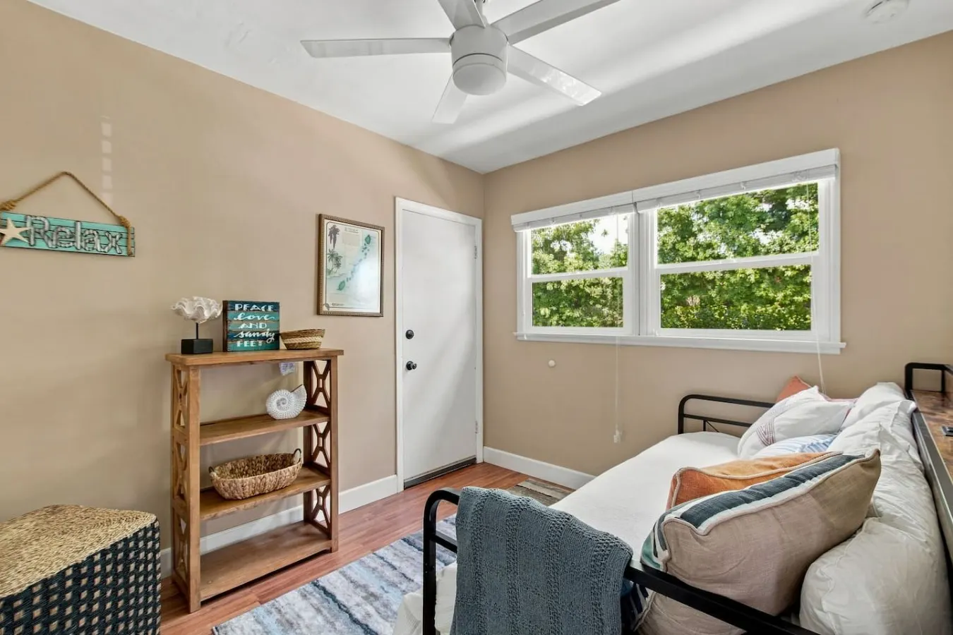 Beach Cottage Gem - 2Blocks2 Beach, Parking, Cozy 15