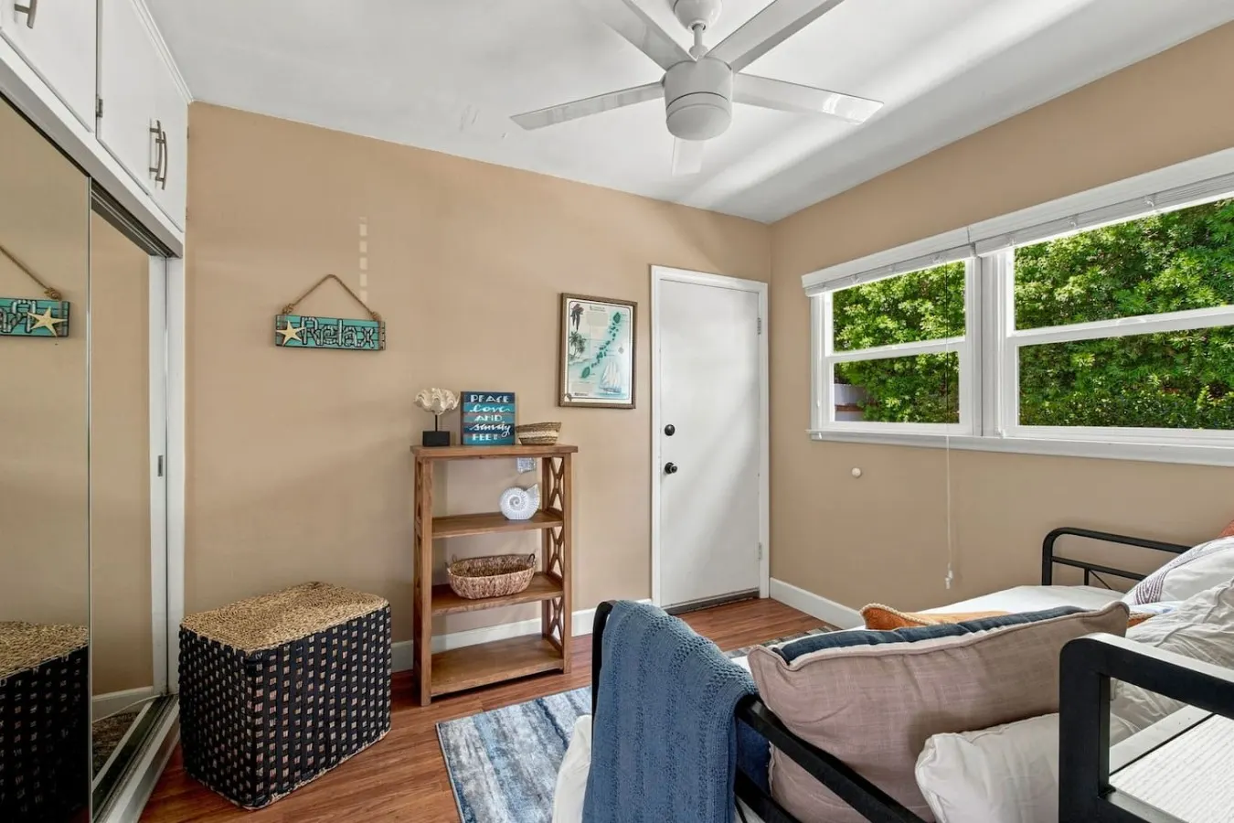 Beach Cottage Gem - 2Blocks2 Beach, Parking, Cozy 16