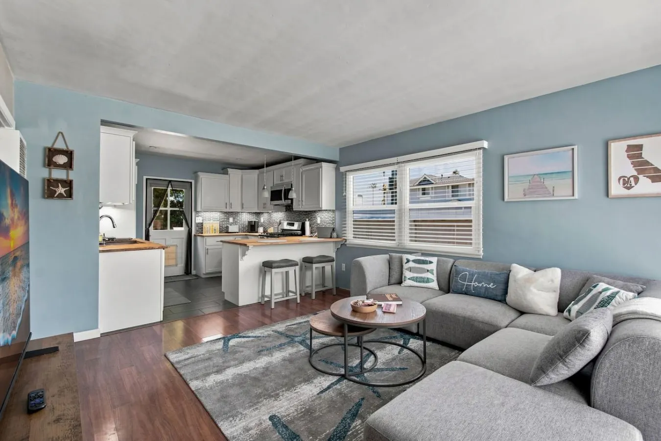 Beach Cottage Gem - 2Blocks2 Beach, Parking, Cozy — photo 3