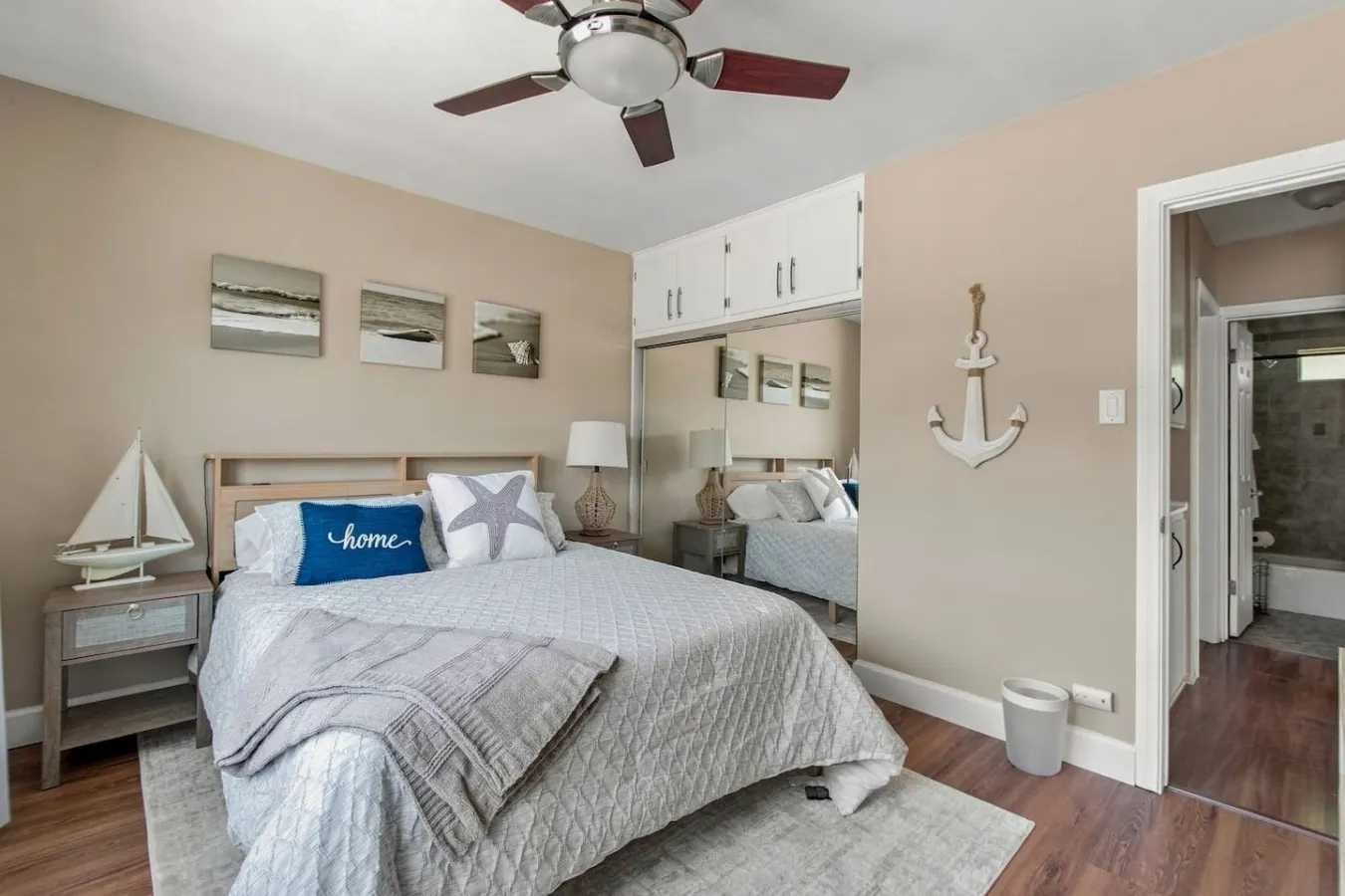 Beach Cottage Gem - 2Blocks2 Beach, Parking, Cozy 6